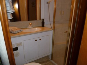 40ft 2003 Ocean Yachts 40 Super Sport 12 Head w/ separate shower