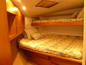 40ft 2003 Ocean Yachts 40 Super Sport 13 Guest Cabin