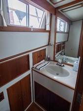 42ft 1989 Grand Banks 42 Classic 22 Head