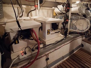42ft 1989 Grand Banks 42 Classic 32 Engine Room