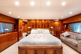 VOLARE ... ANCORA 12 Master Cabin