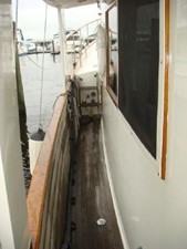 Stevedore 7 42' Kadey Krogen port side deck photo2