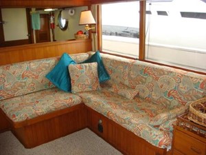 Stevedore 25 42' Kadey Krogen salon starboard seating