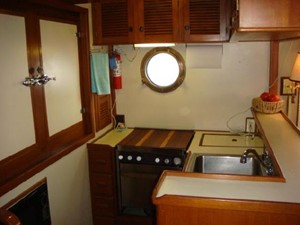 Stevedore 27 42' Kadey Krogen galley photo2