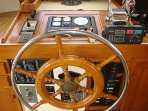 Stevedore 32 42' Kadey Krogen pilothouse helm