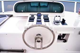 Horizon E78 11 Flybridge helm 