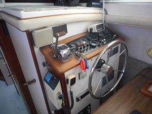 My Way 17 34' Mainship lower helm photo2