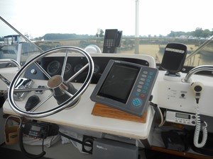 My Way 7 34' Mainship flybridge helm