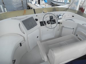 34' PDQ PowerCat Flybridge Forward 