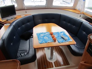 Endeavour 12 34' PDQ PowerCat Salon Settee