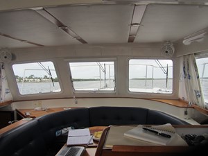 Endeavour 11 34' PDQ PowerCat Salon Forward