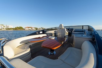 RIVA 44 20 Seating Area