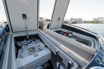 RIVA 44 31 Engine Compartment