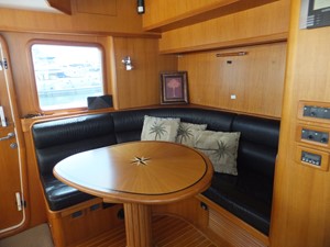Midnight Sun I 11 Pilothouse dinette