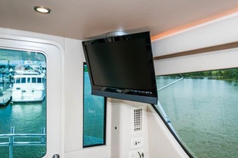 Colby Jean 32 Enclosed Bridge TV