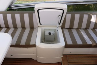 Shadow Fox 45 Flybridge Drink Box