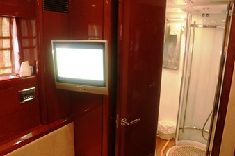 Shadow Fox 28 Guest Stateroom Starboard