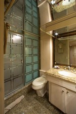 PLATYPUS 24 Master Bathroom
