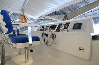 PLATYPUS 10 Flybridge Helm