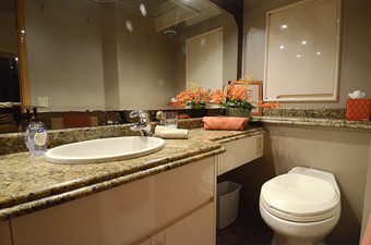 PLATYPUS 27 VIP Bathroom