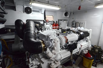 SOLSTICE I 36 Engine Room
