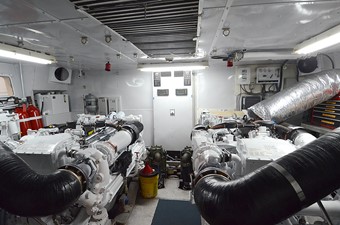 SOLSTICE I 35 Engine Room