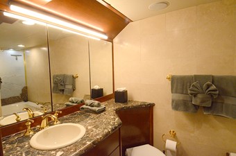 SOLSTICE I 24 Master Bathroom
