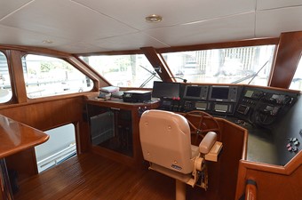 SOLSTICE I 12 Pilothouse