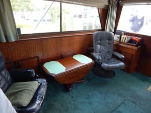 Skip Dot 23 Stbd Salon