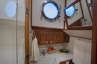 Nordic Tug 44 9 Guest Head
