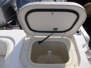 27ft 2000 Grady White Sailfish 9 Live Well