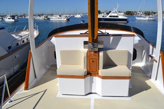 SUMMER PLACE 13 FLYBRIDGE SEATING