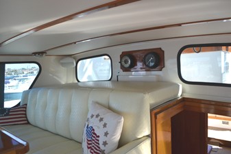 SUMMER PLACE 18 PILOTHOUSE SEATING AND BERTH