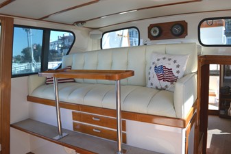 SUMMER PLACE 19 PILOTHOUSE SEATING