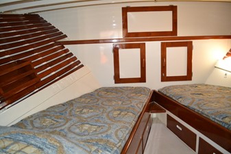 SUMMER PLACE 29 GUEST STATEROOM FORWARD