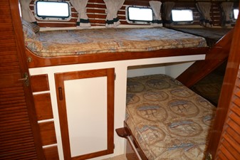 SUMMER PLACE 31 MASTER STATEROOM STARBOARD