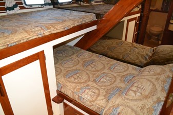 SUMMER PLACE 32 MASTER STATEROOM STARBOARD