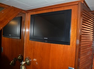 SUMMER PLACE 37 MASTER STATEROOM TV