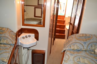 SUMMER PLACE 38 GUEST STATEROOM FORWARD WITH SINK
