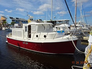 34' American Tug starboard forward profile