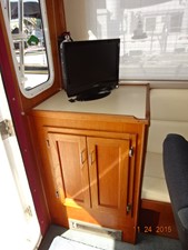 Jenna Star 20 34' American Tug salon port aft