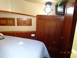 Jenna Star 29 34' American Tug master stateroom starboard