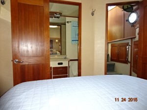 Jenna Star 30 34' American Tug master stateroom aft