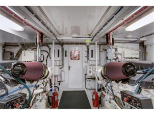 BLUE MOON II 28 Engine Room