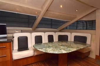BLUE MOON II 9 Dinette