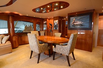 BLUE MOON II 5 Dining
