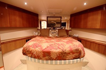 BLUE MOON II 23 Guest Bow Stateroom