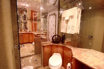 BLUE MOON II 18 Master Bath