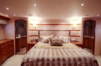 BLUE MOON II 16 Master Stateroom