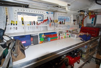LEONORE 23 Stand Up Engine Room and Work Bench